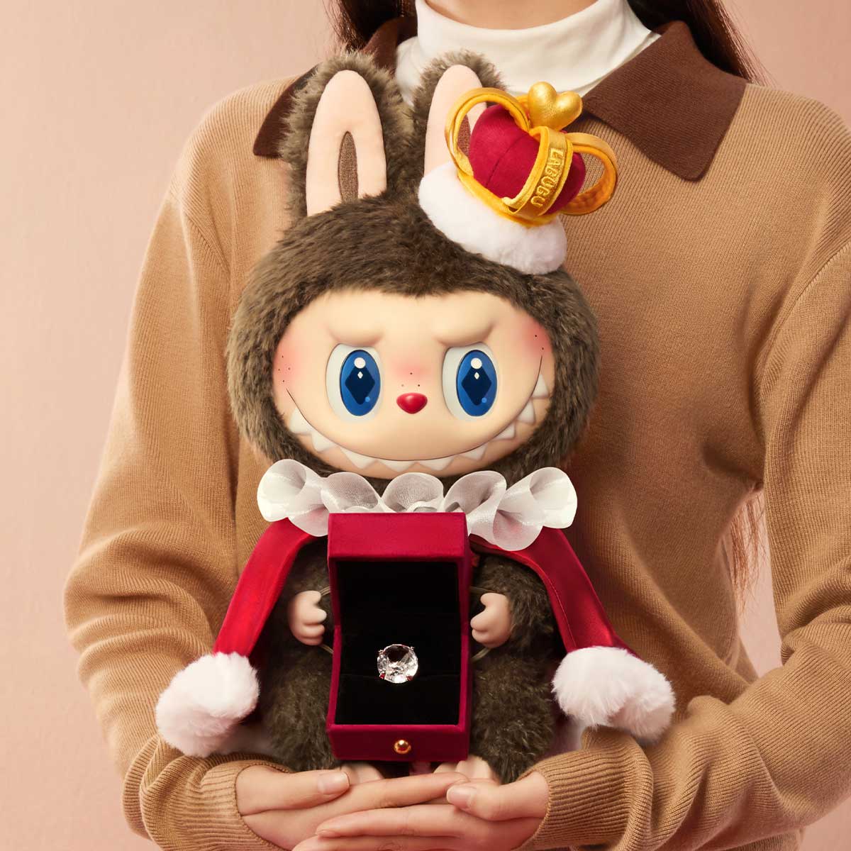 THE MONSTERS Let's Checkmate Series-Vinyl Plush Doll – view 5 | The Moon Toys