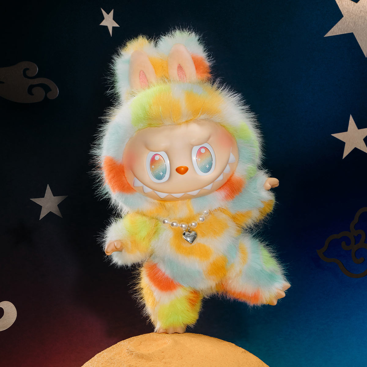 THE MONSTERS Big into Energy Series-ROCK THE UNIVERSE Vinyl Plush Doll – view 3 | The Moon Toys