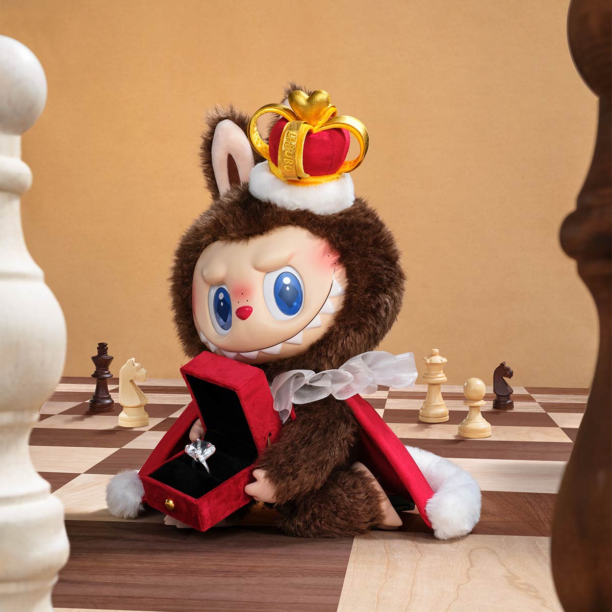 THE MONSTERS Let's Checkmate Series-Vinyl Plush Doll – view 3 | The Moon Toys